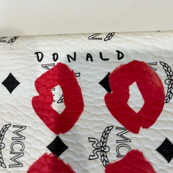 MCM RARE KOREA VOGUE POUCH - Picture 8 of 9